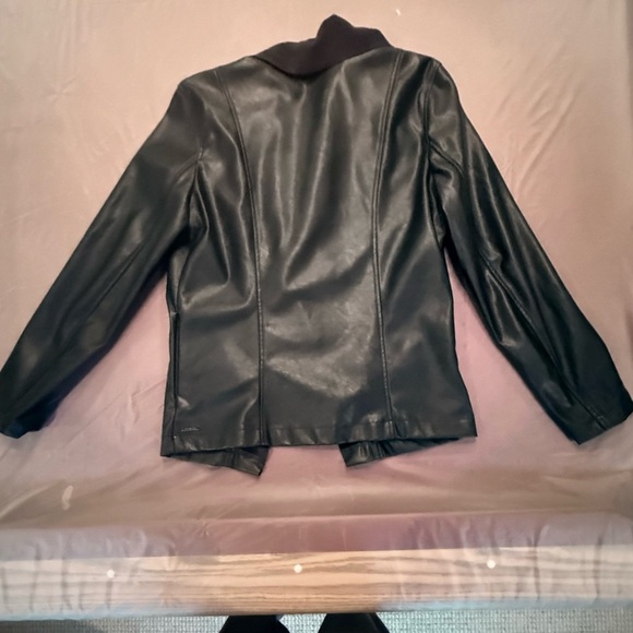 Tahari Black Vegan Leather Jacket w/open Draped Collar Size Small - Picture 3 of 10